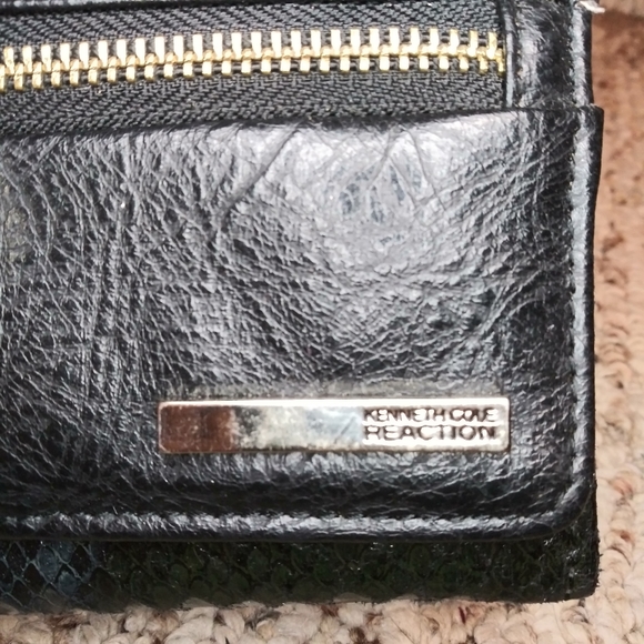 Kenneth Cole Reaction Black Snakeprint Faux Leather Wallet - Picture 2 of 14